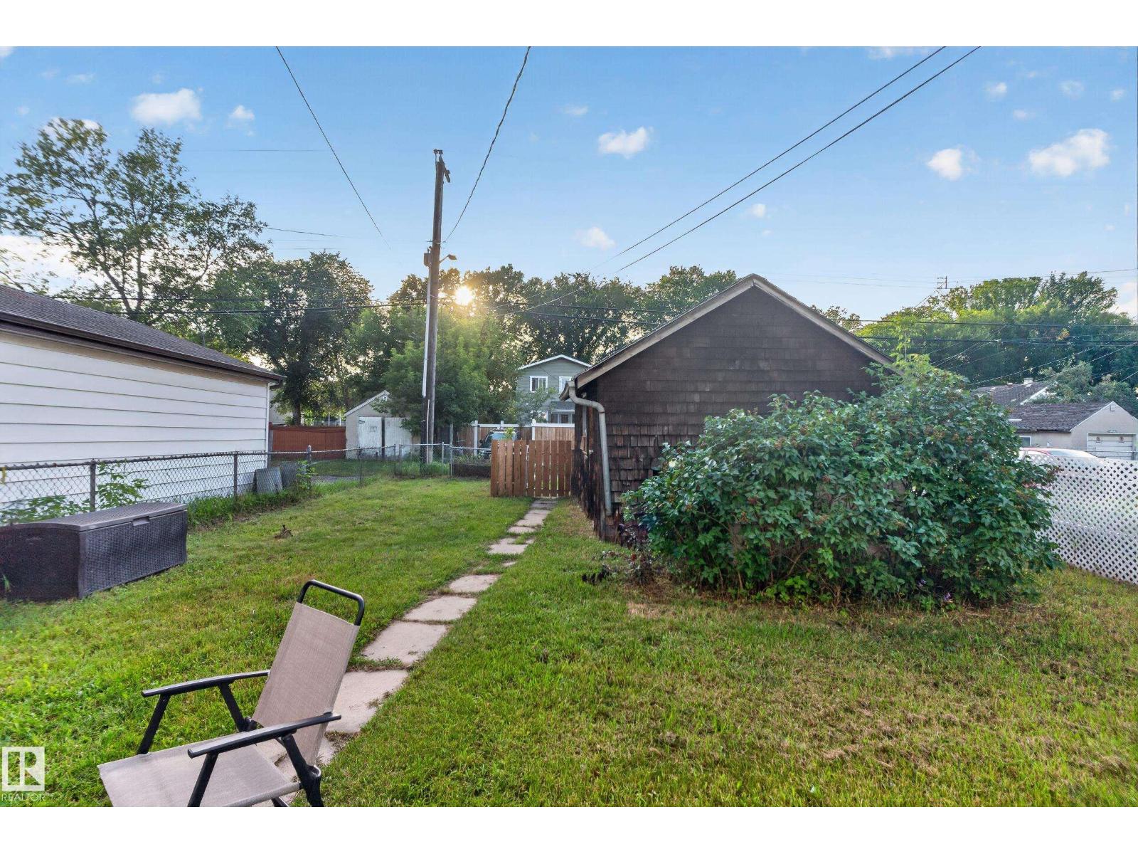 11406 83 ST NW - 26