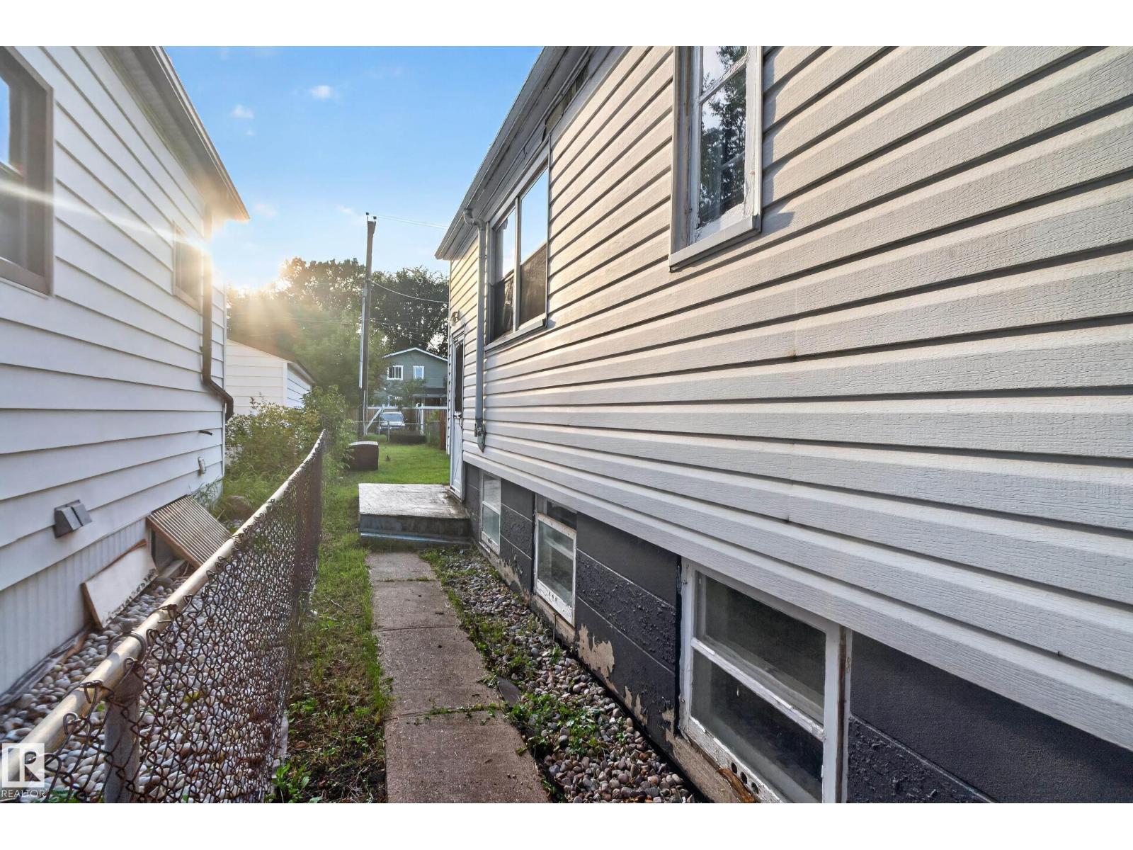 11406 83 ST NW - Image 24