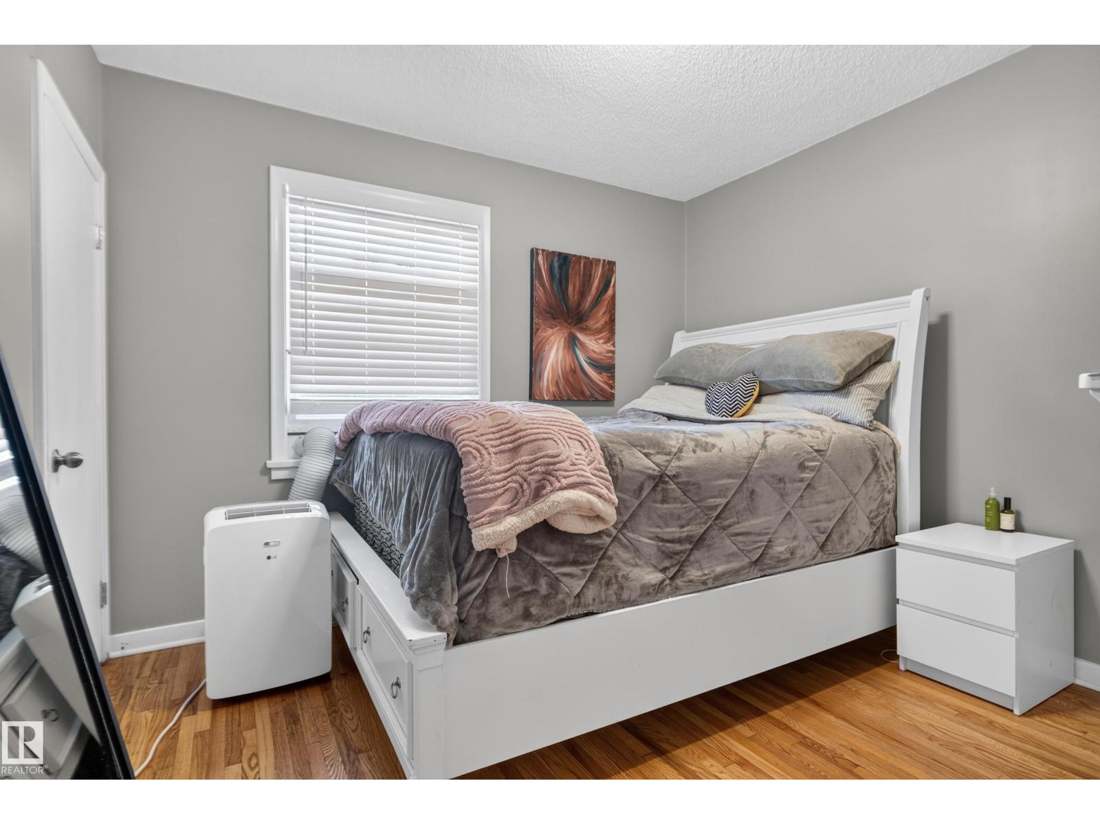 11406 83 ST NW - 14