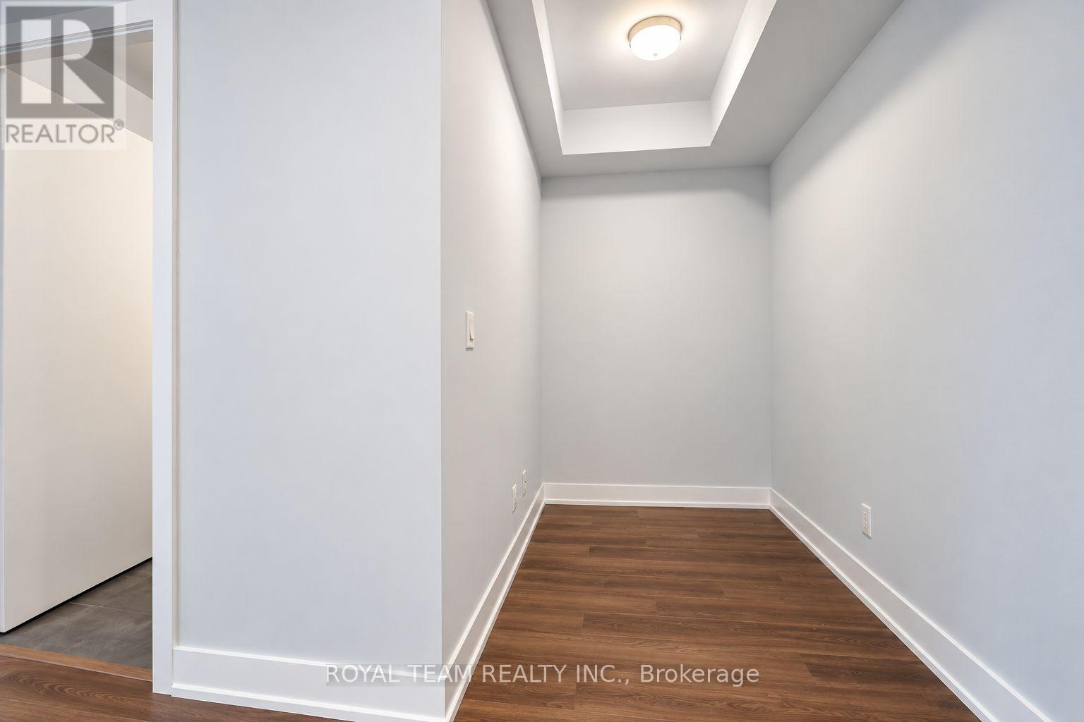 #536 9471 YONGE STREET - 10