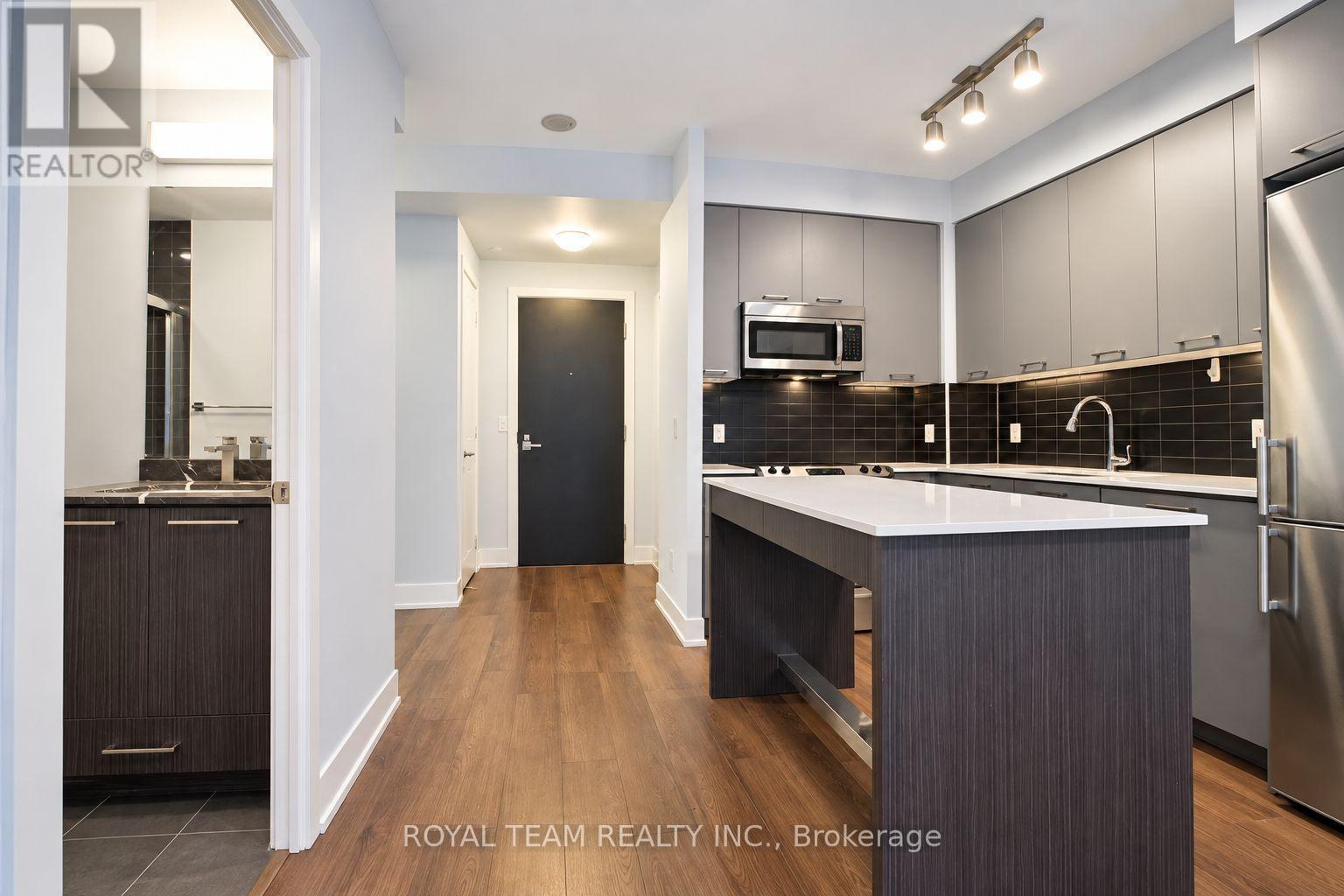 #536 9471 YONGE STREET - 4
