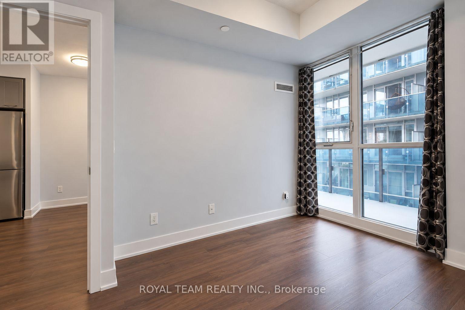 #536 9471 YONGE STREET - 11