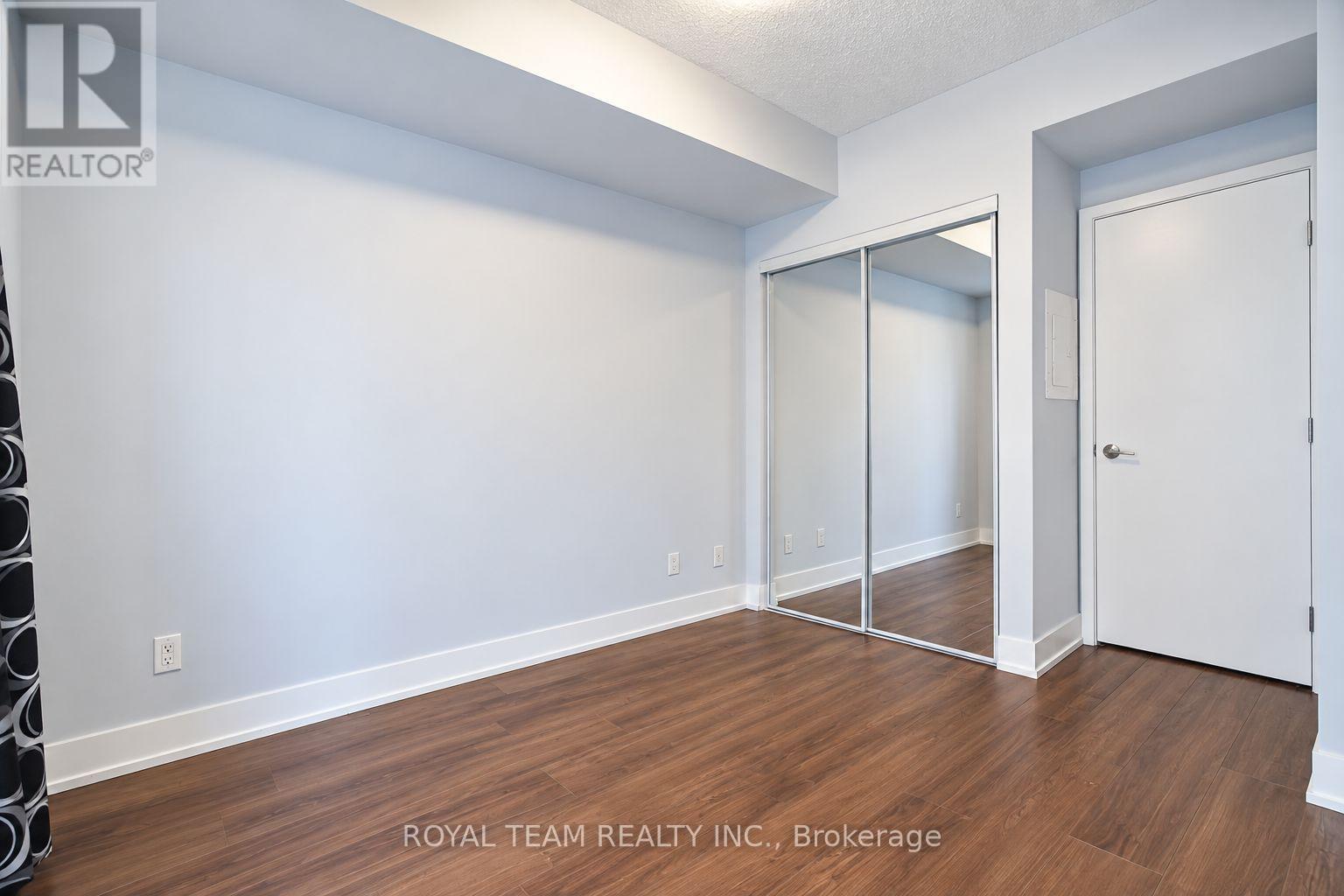 #536 9471 YONGE STREET - 12