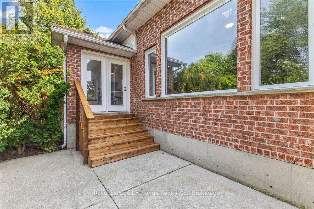 621 LYNDEN CRESCENT - Image 35