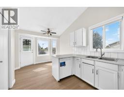 4pc Bathroom - 143 Applewood Drive Se, Calgary, AB T2A7B8 Photo 11