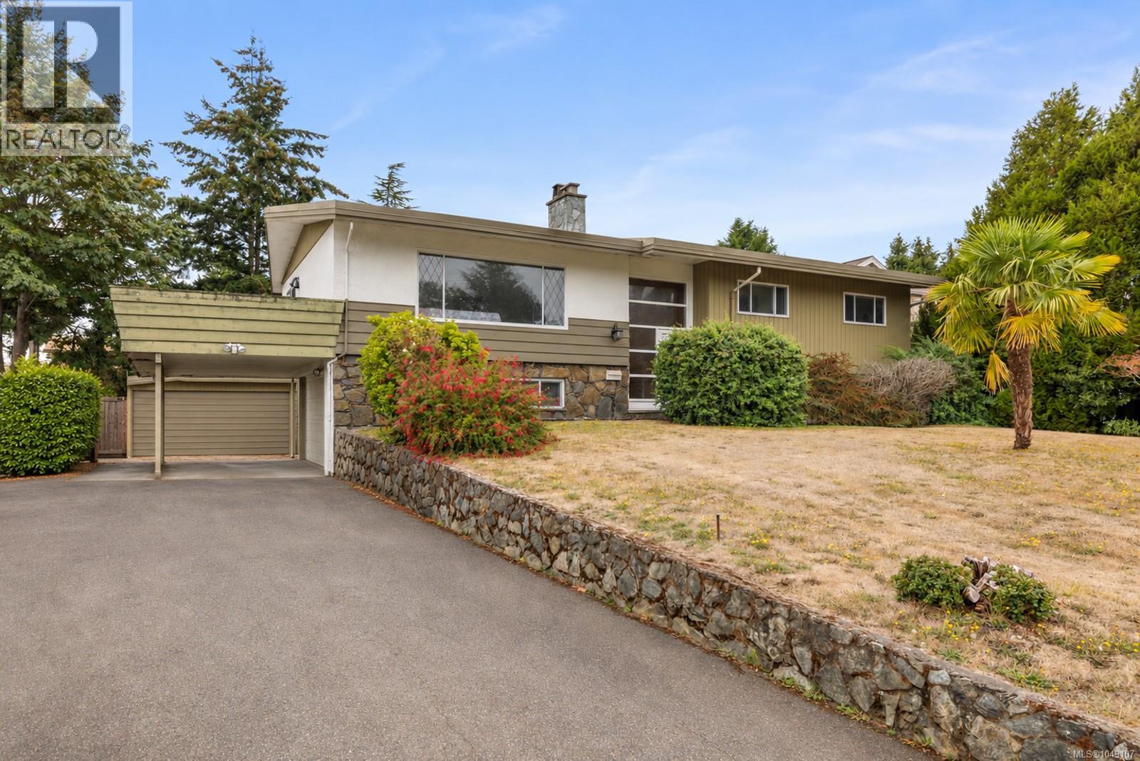1867 Grandview Dr, Saanich — photo 2