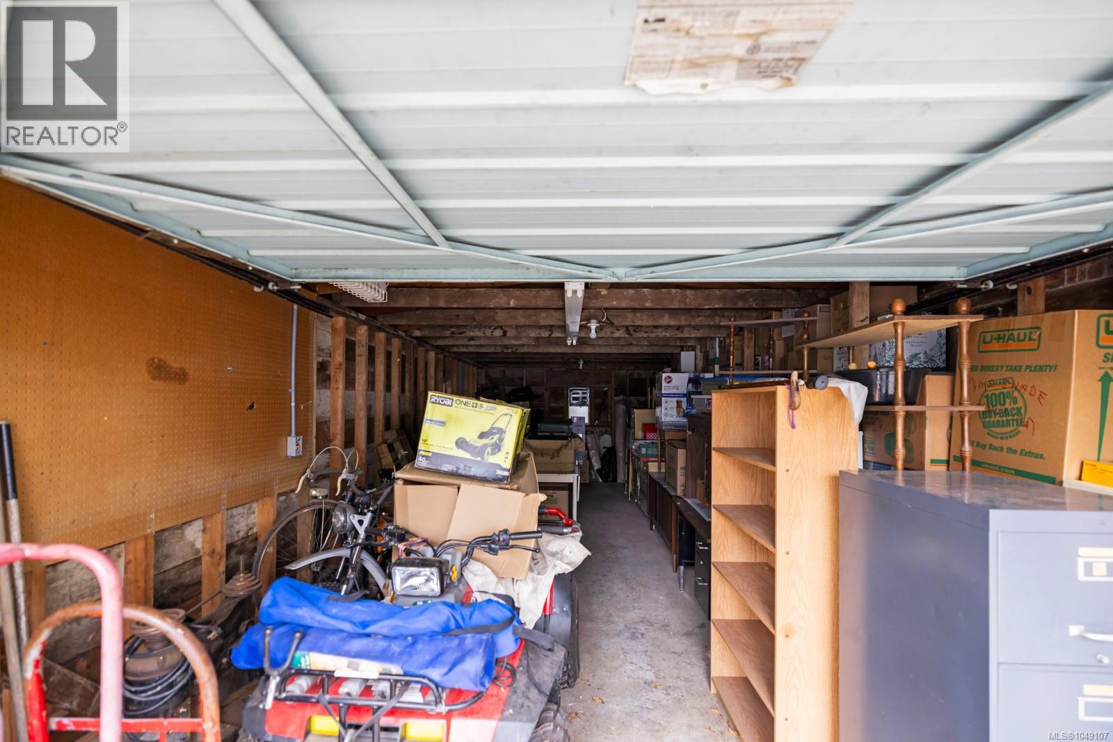 1867 Grandview Dr - Image 33