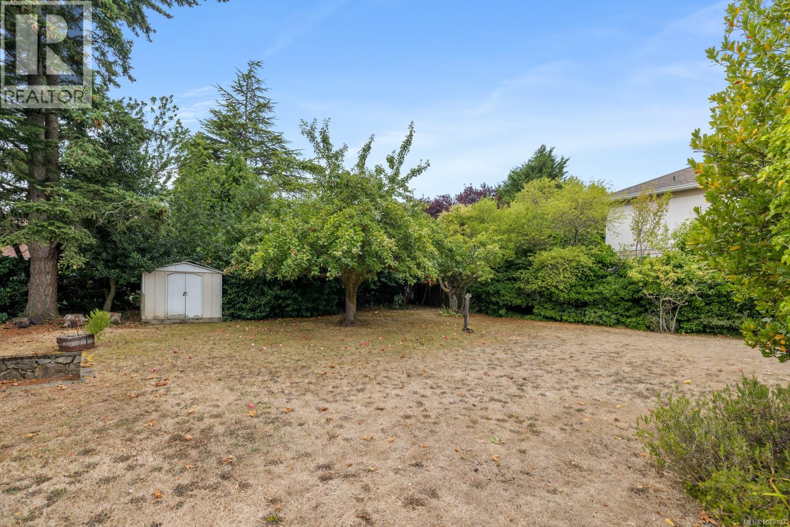 1867 Grandview Dr - 27