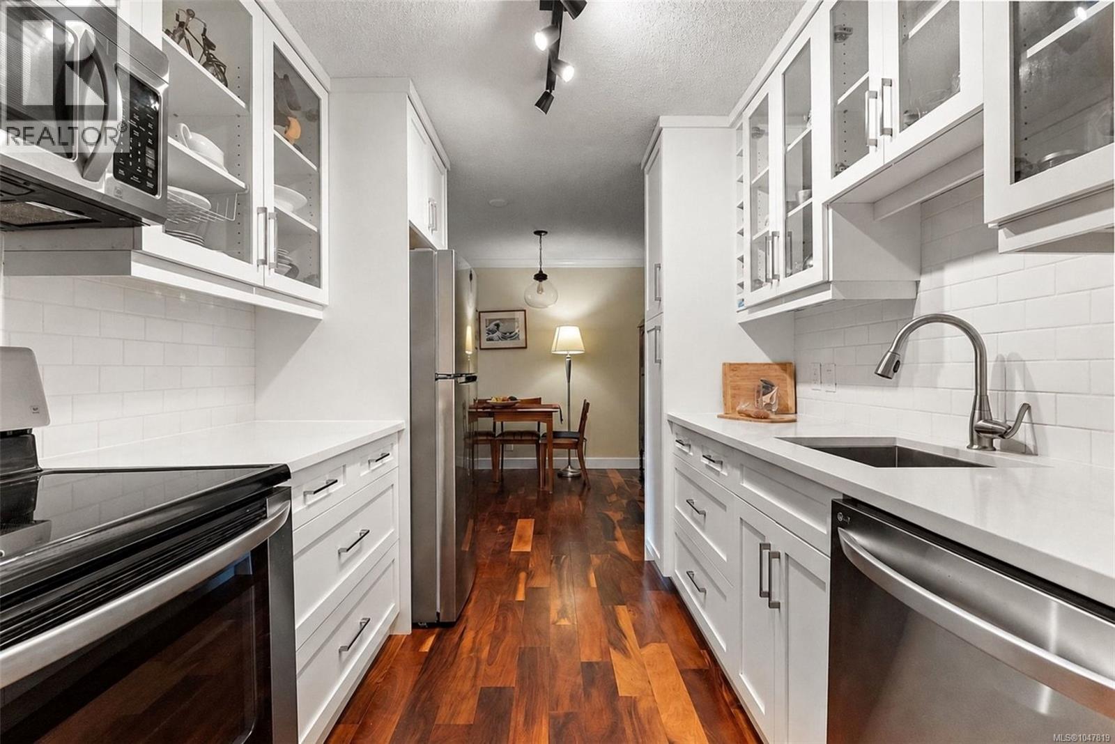 #104 1024 Fairfield Rd - 8