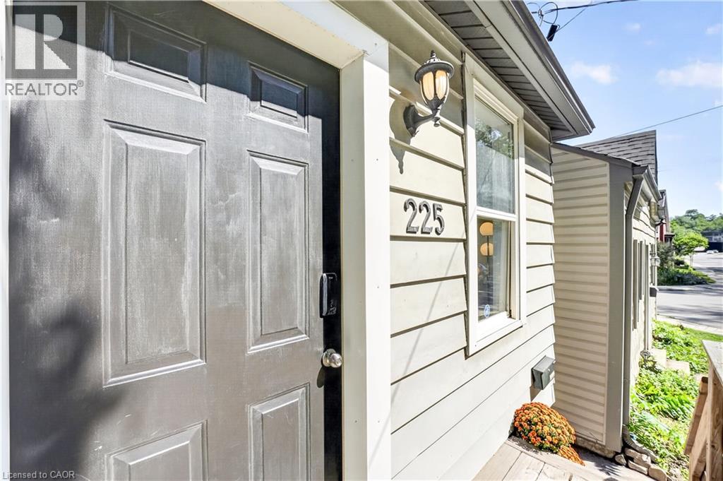 225 CHARLTON Avenue E, Hamilton — photo 2