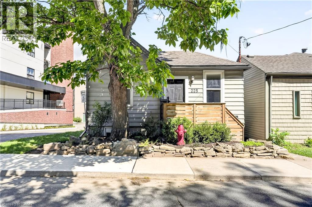 Photo of 225 CHARLTON Avenue