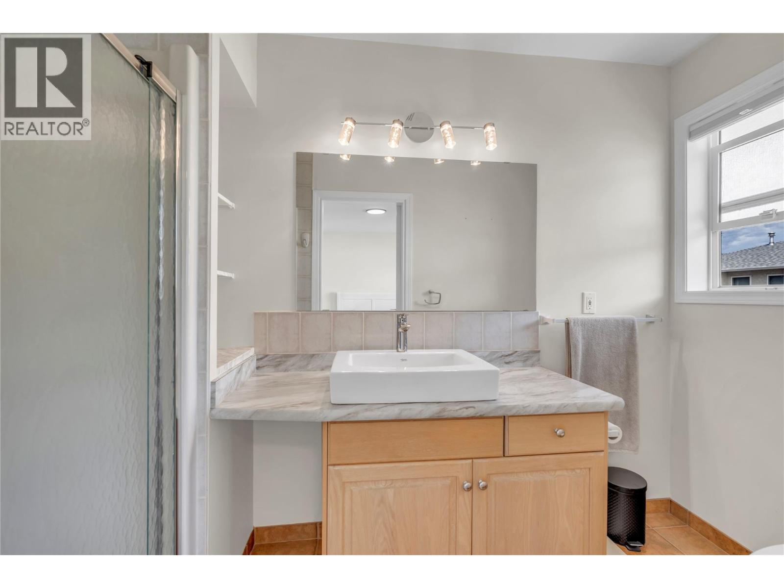 #103 166 Green Avenue W - 12