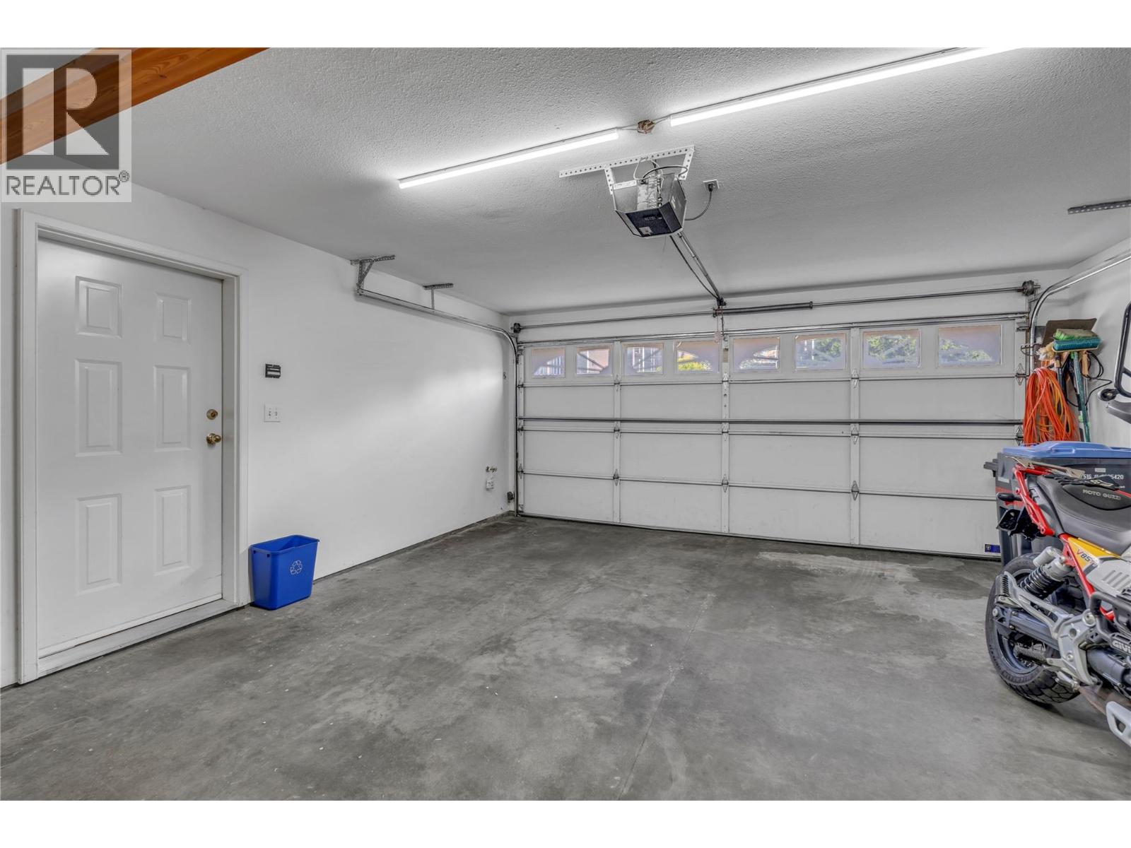 #103 166 Green Avenue W - 16