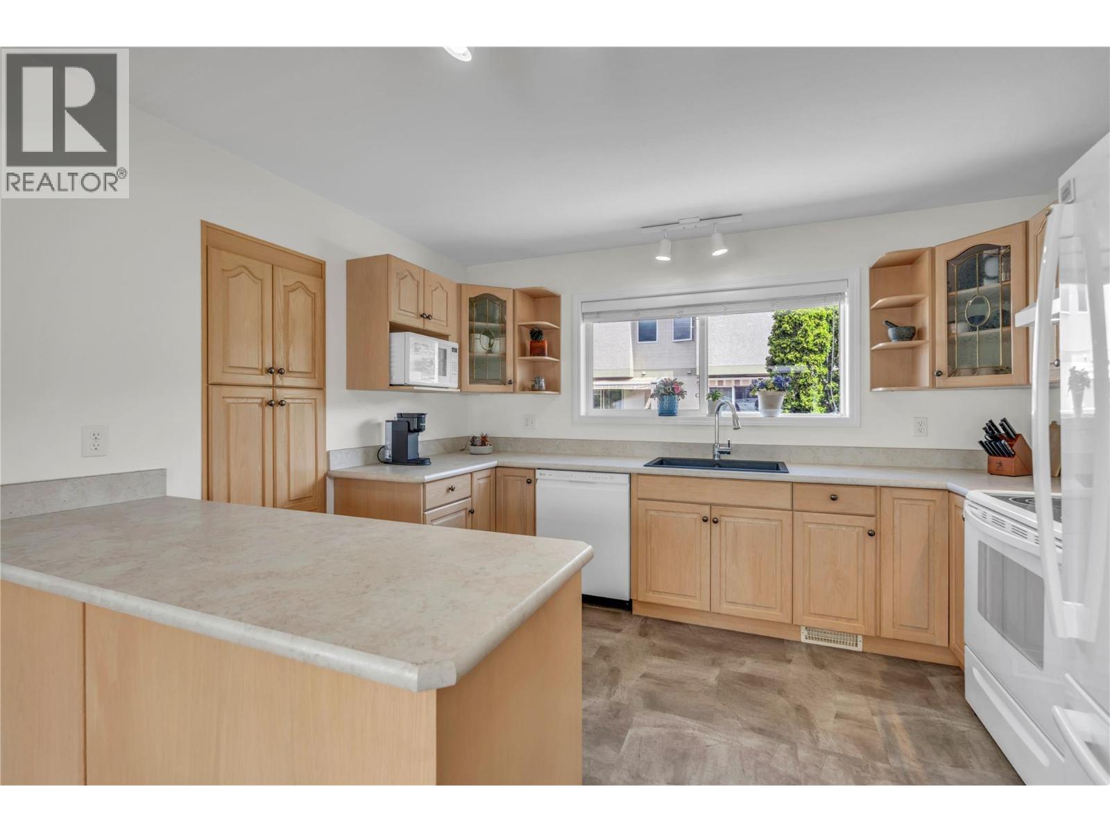 #103 166 Green Avenue W - 3