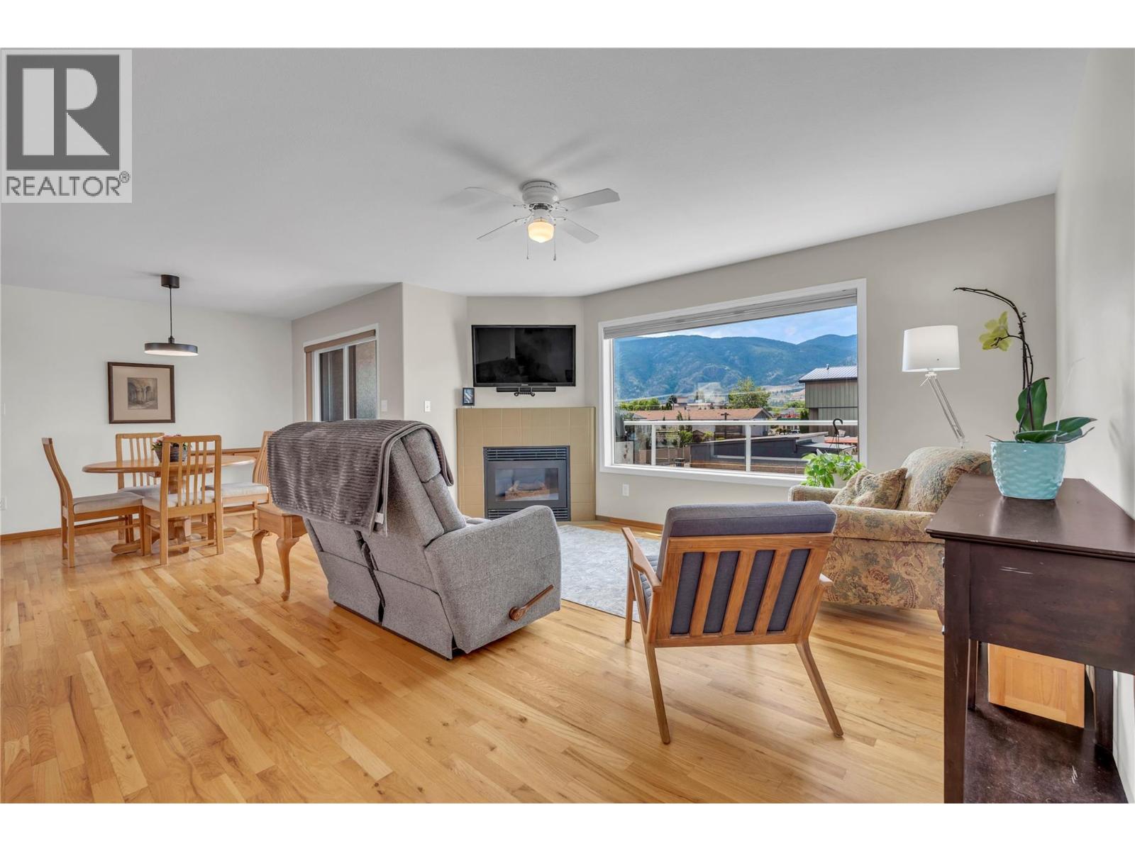 #103 166 Green Avenue W - 4