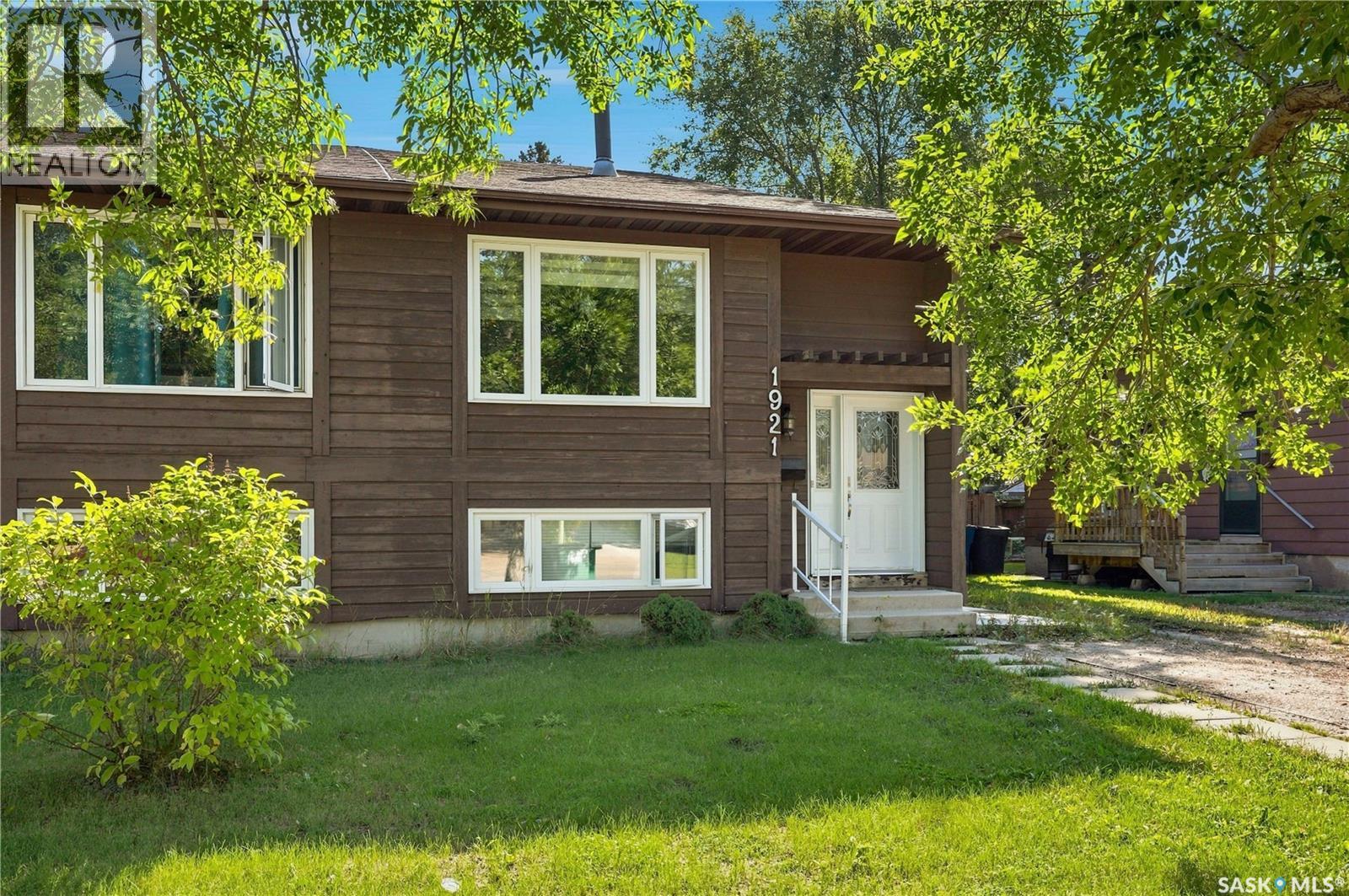 1921 McKercher DRIVE, Saskatoon — photo 1