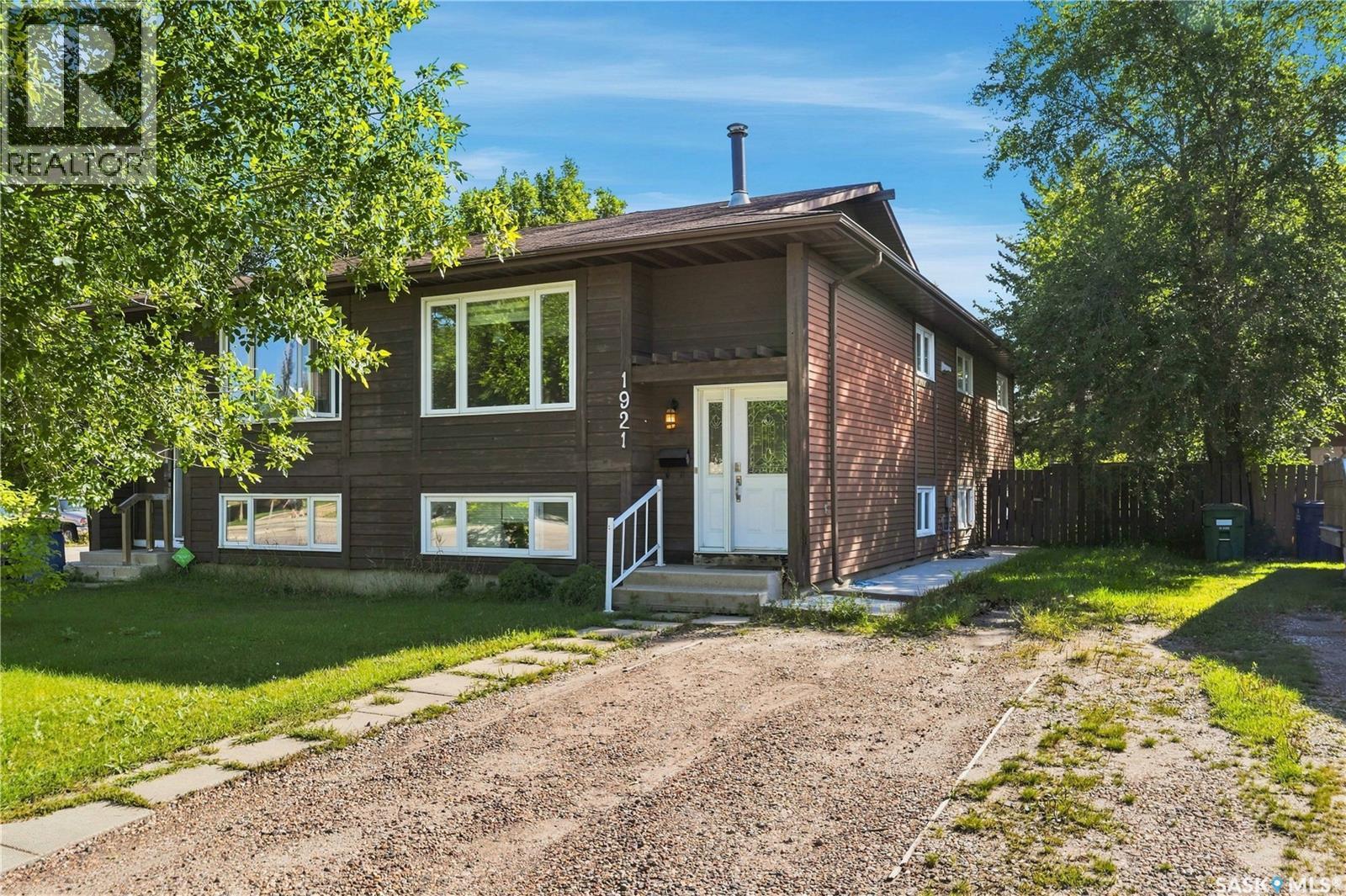 1921 McKercher DRIVE, Saskatoon — photo 2