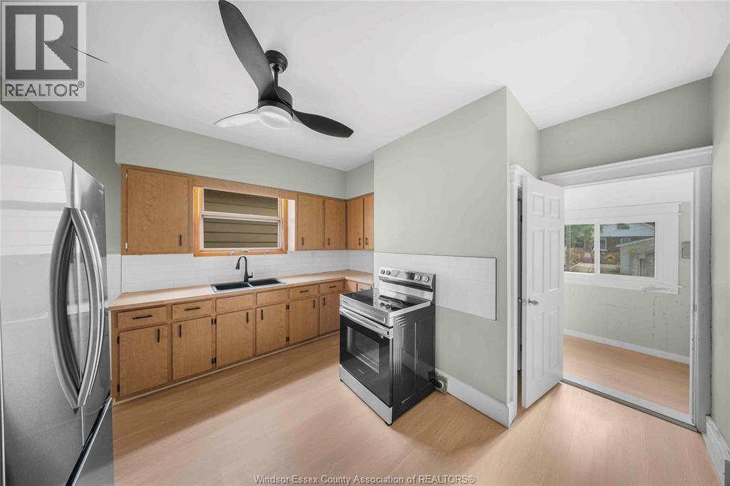 1347 Lincoln - Image 19
