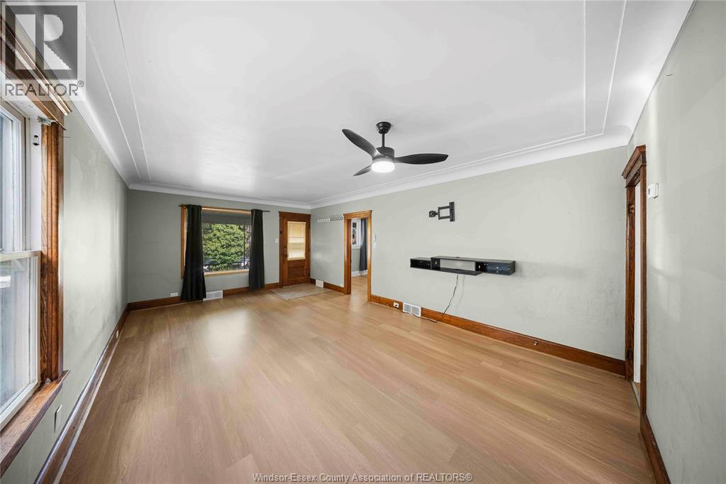 1347 Lincoln - Image 10