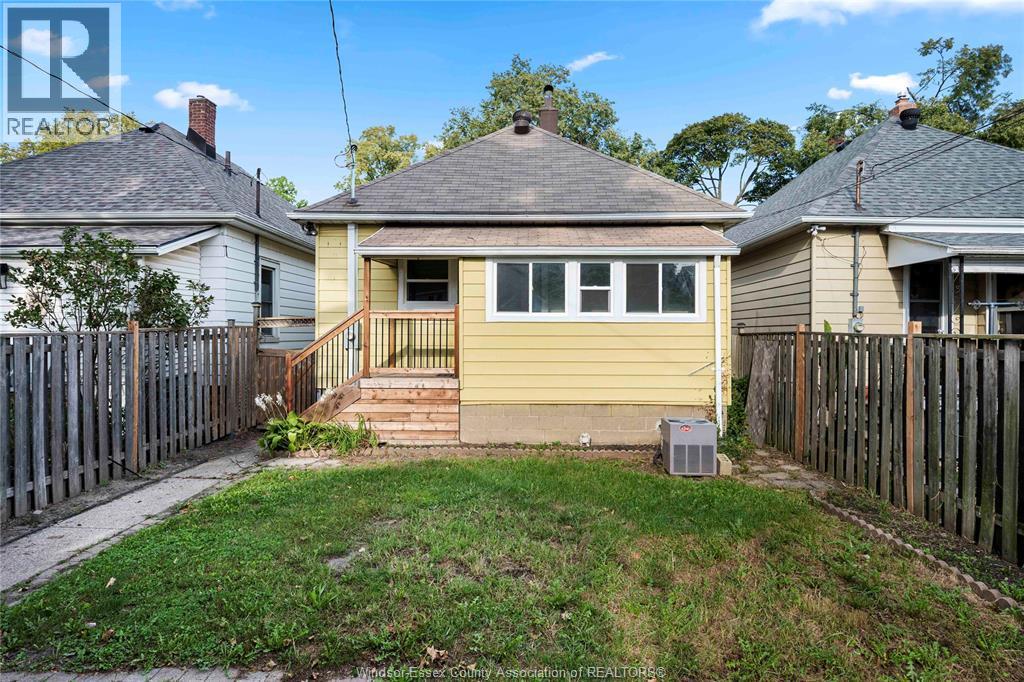 1347 Lincoln - 28