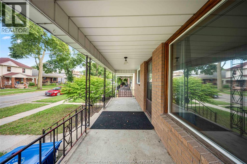 1347 Lincoln - Image 8