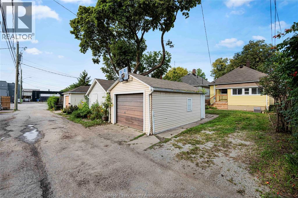 1347 Lincoln - 30