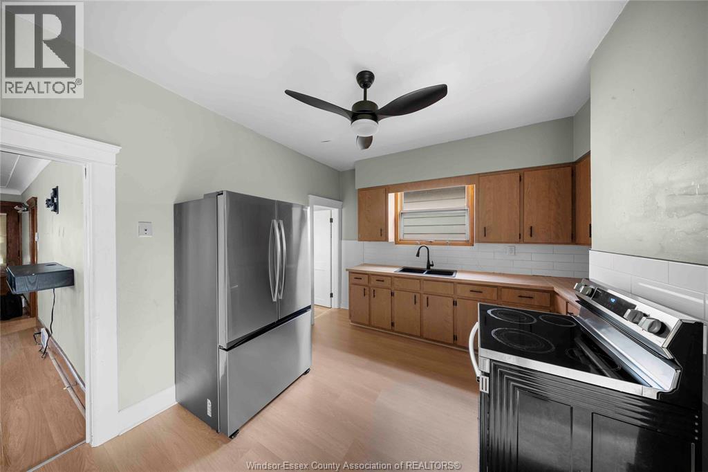 1347 Lincoln - Image 20