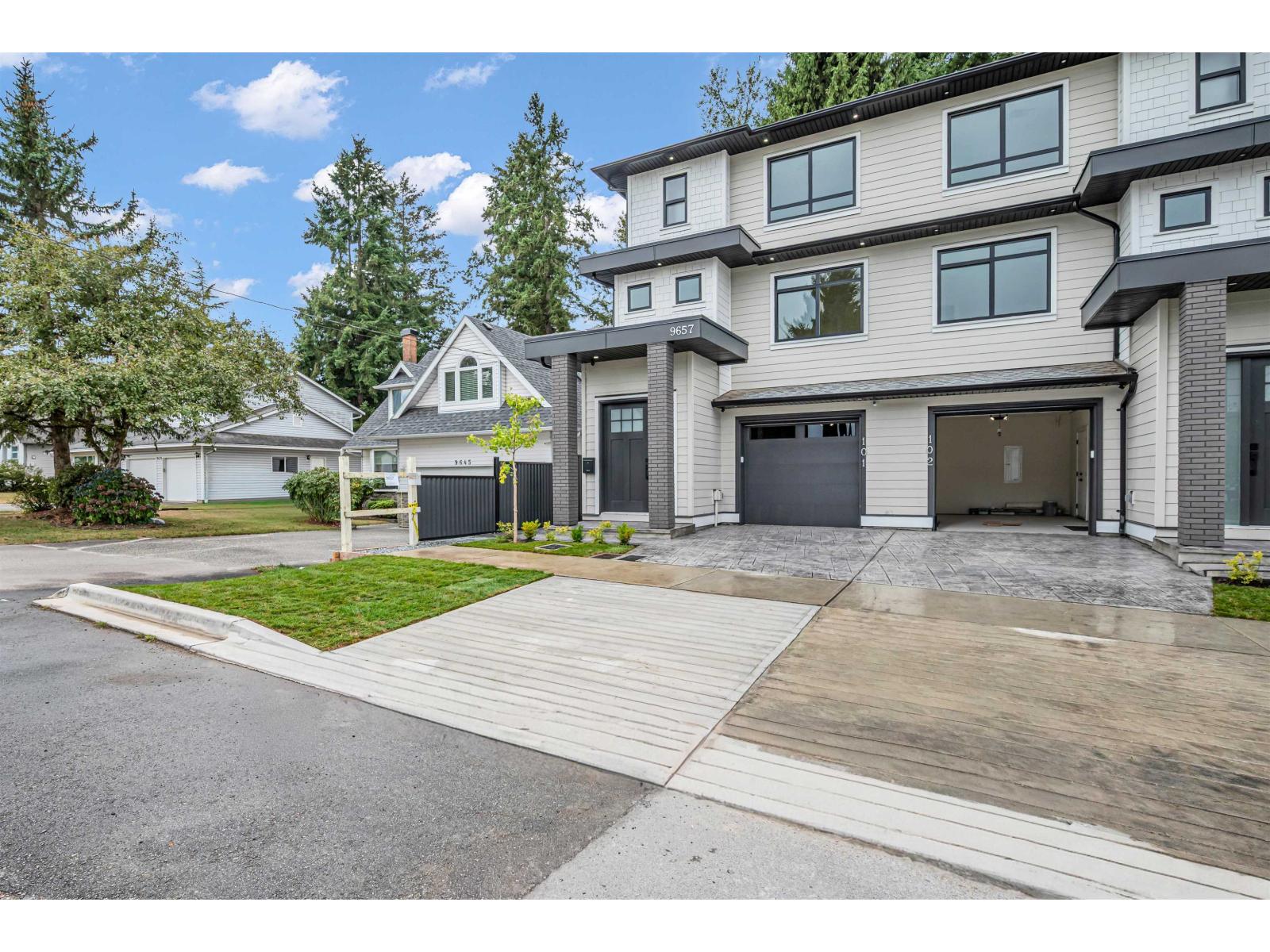 9657 161A STREET, Surrey — photo 2