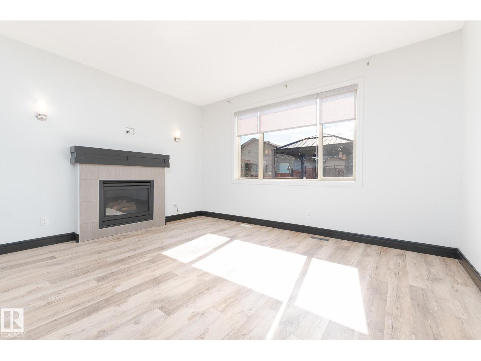 71 GREENBURY CR - 20