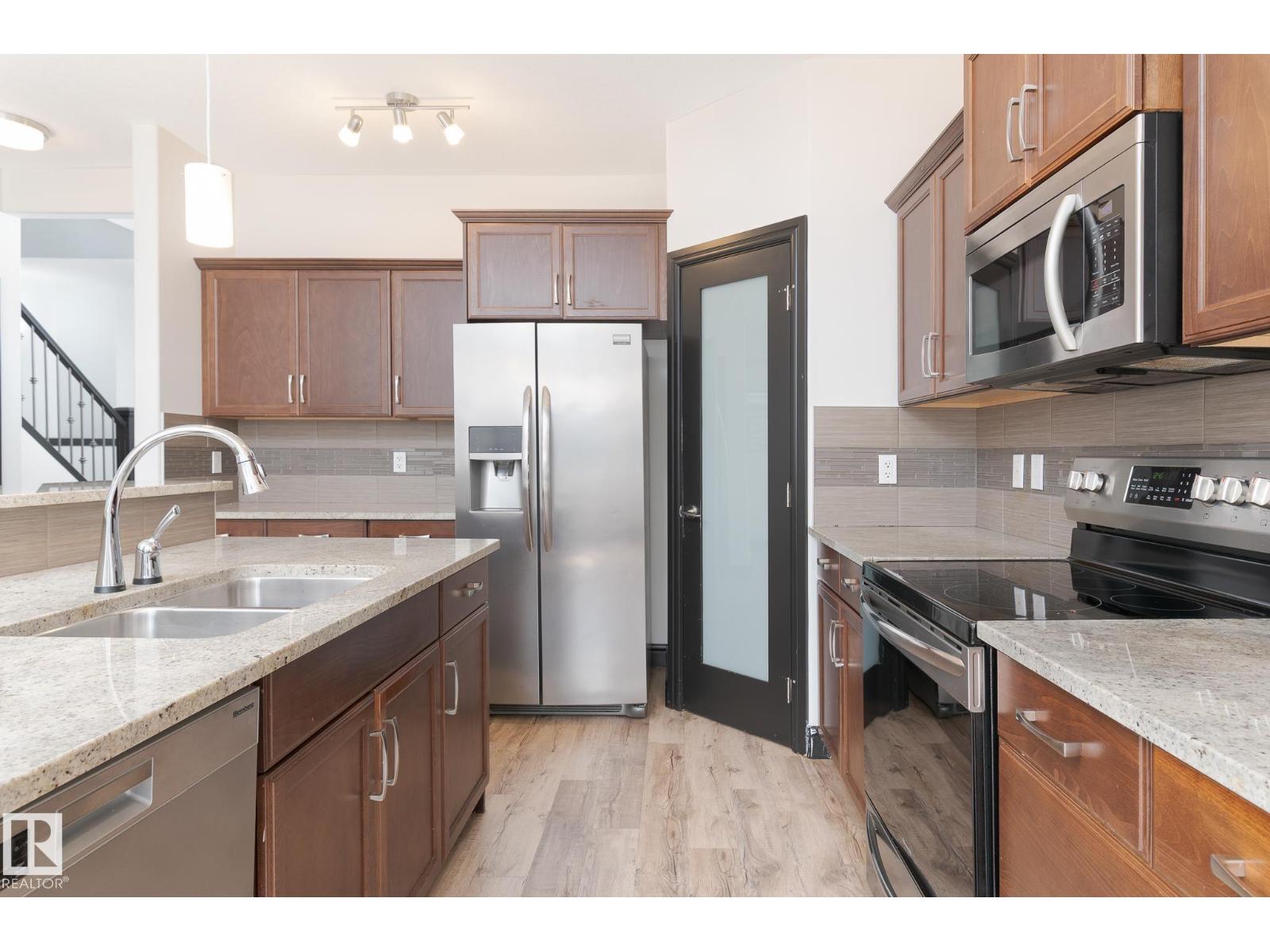 71 GREENBURY CR - 13