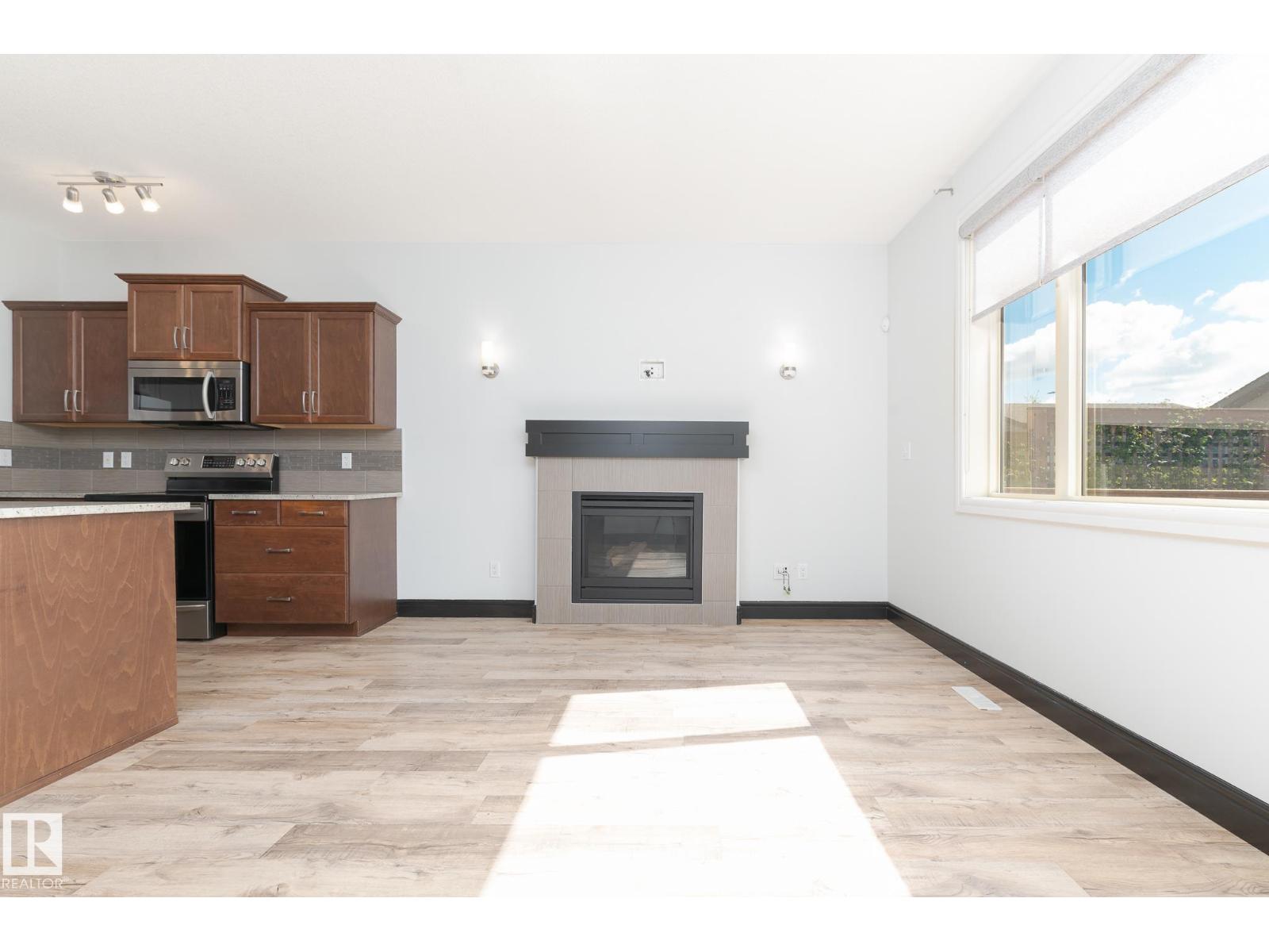 71 GREENBURY CR - 16
