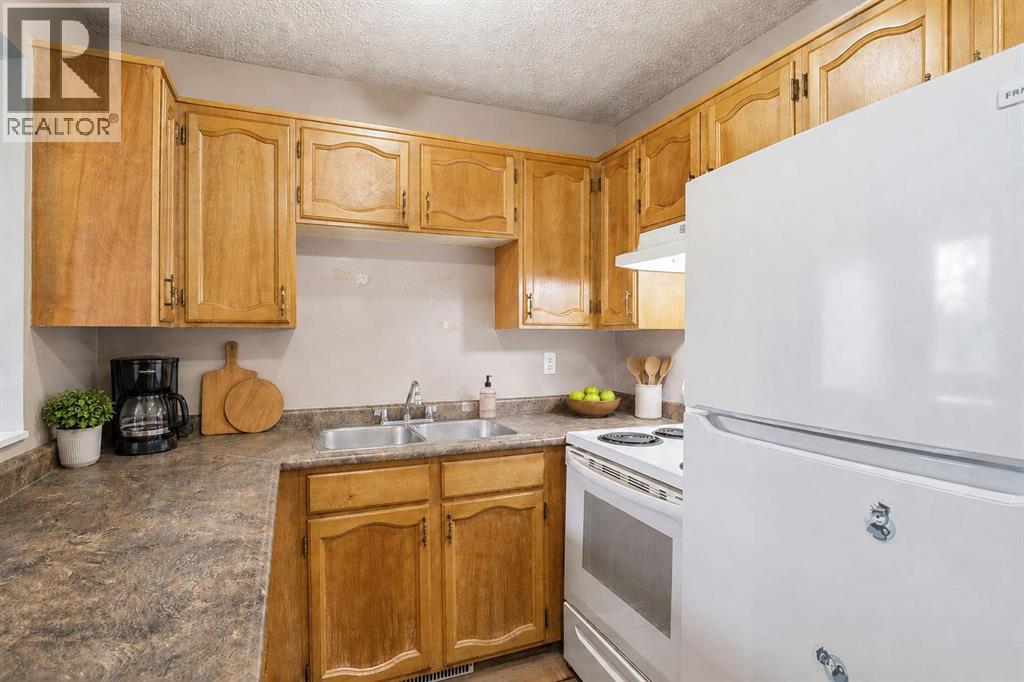 4235 49 Street NE, Whitehorn, Calgary photo 5