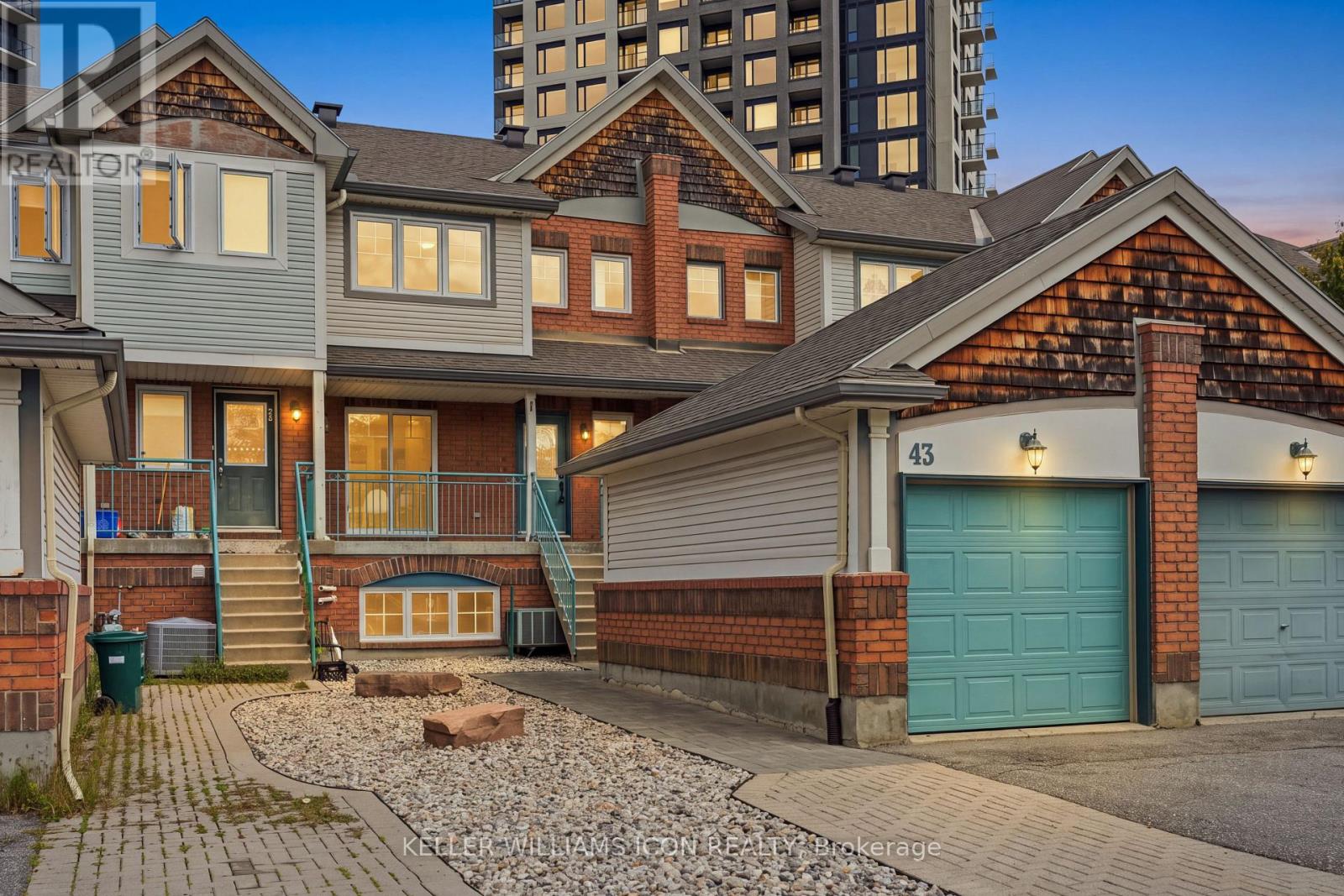 43 THORNBURY CRESCENT - 2