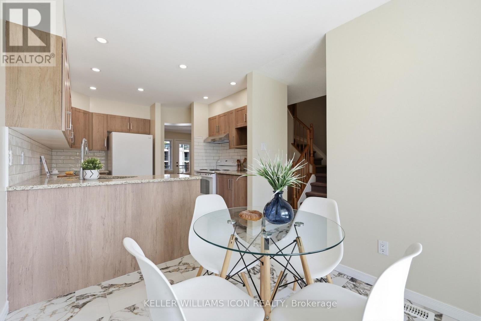43 THORNBURY CRESCENT, Ottawa — photo 8