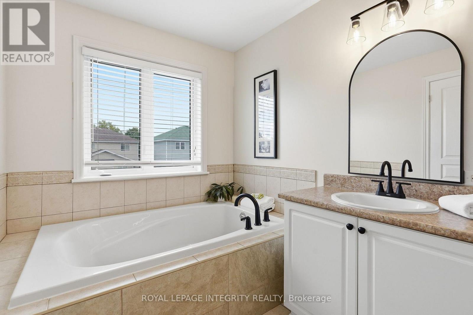 3 Bed, 3 Bath House for Sale in Ottawa – 427 SULTAN STREET, Ottawa – MLS# X13773204 - Image 28