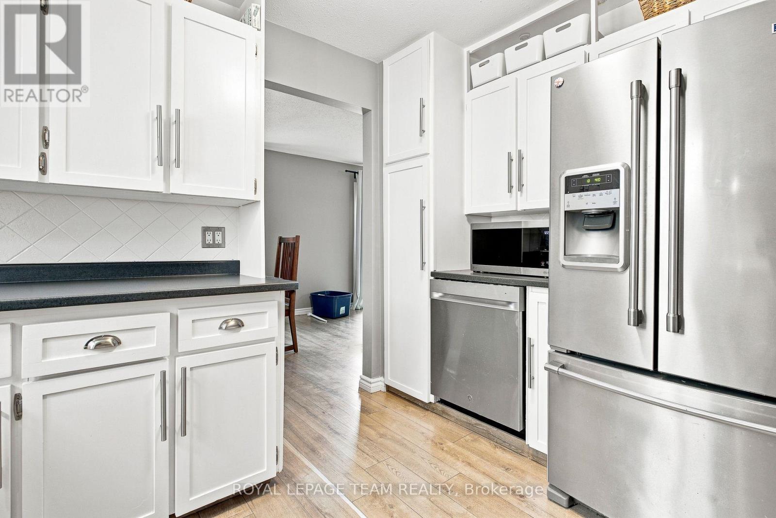 25 GRADY CRESCENT - 14