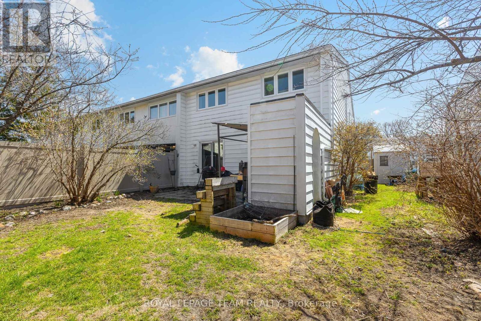 25 GRADY CRESCENT - 40