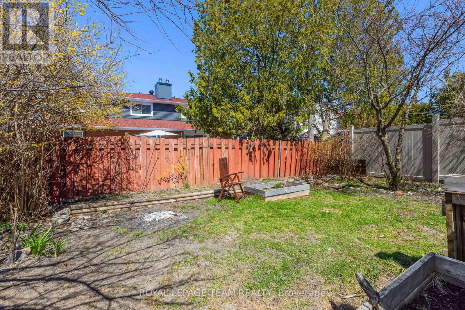 25 GRADY CRESCENT - 42