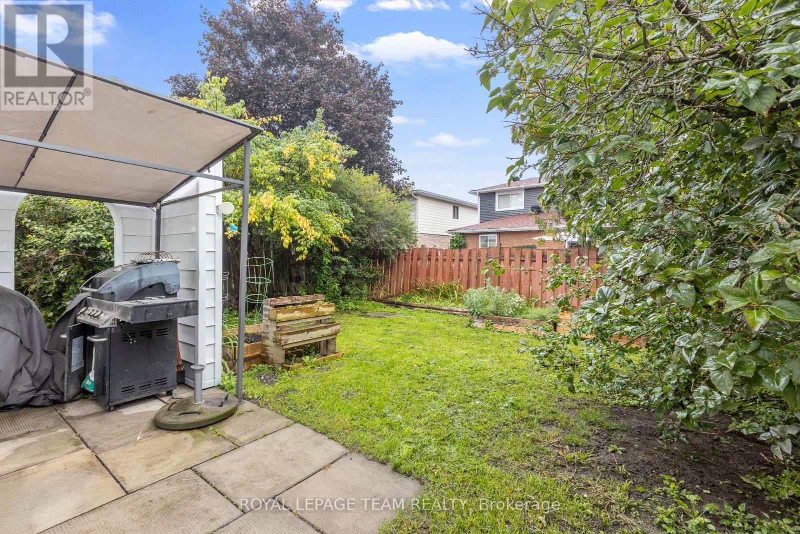 25 GRADY CRESCENT - 43