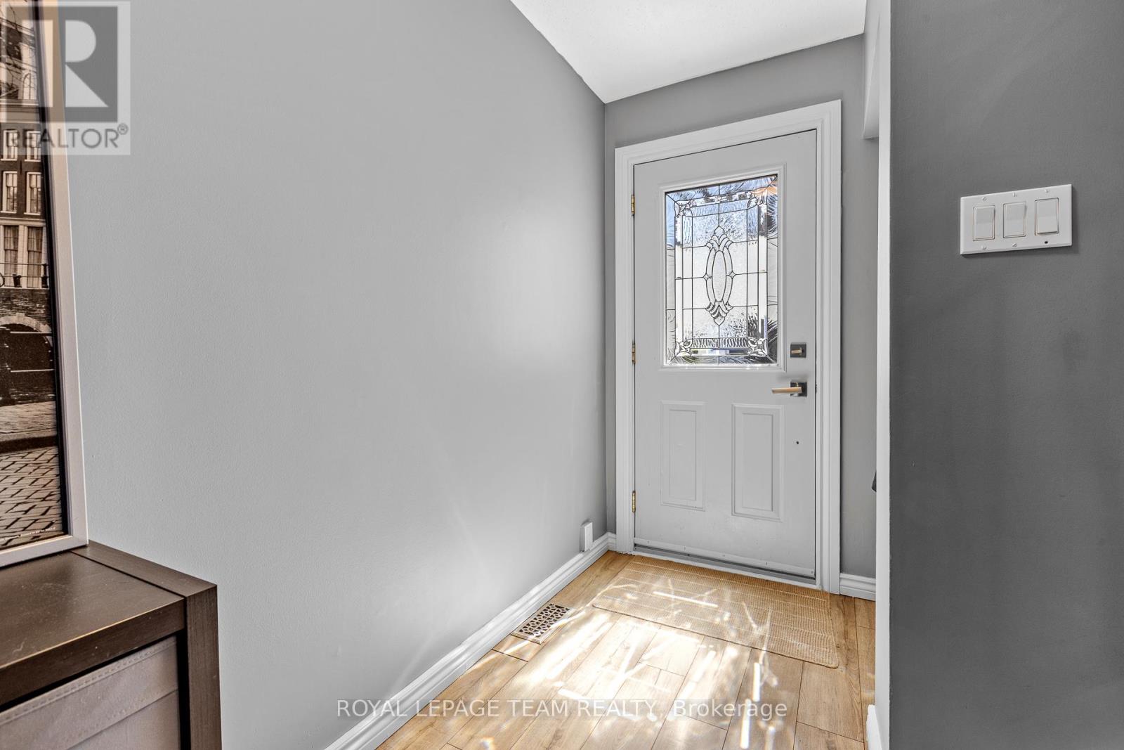 25 GRADY CRESCENT - 5