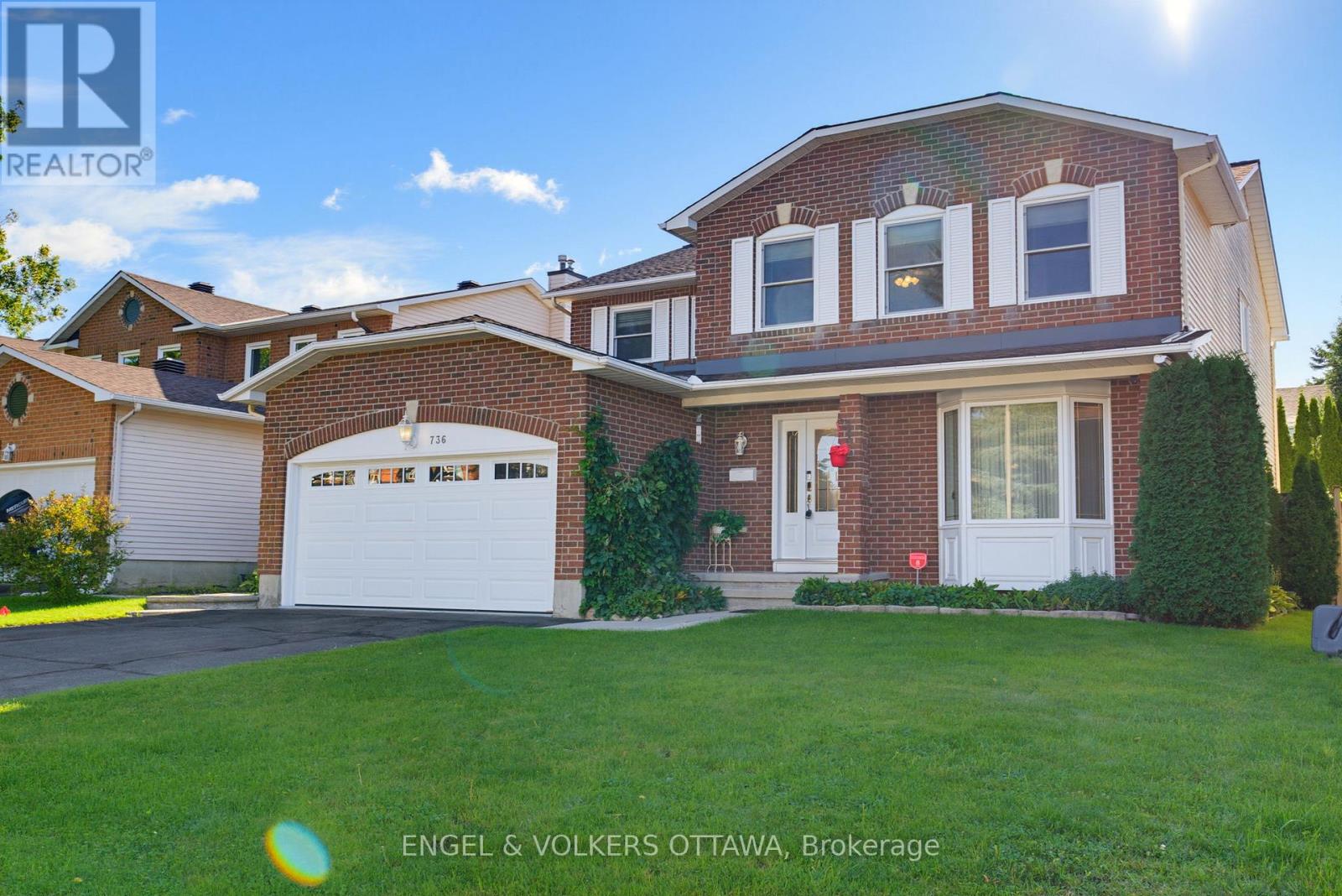 736 HAUTEVIEW CRESCENT - 1