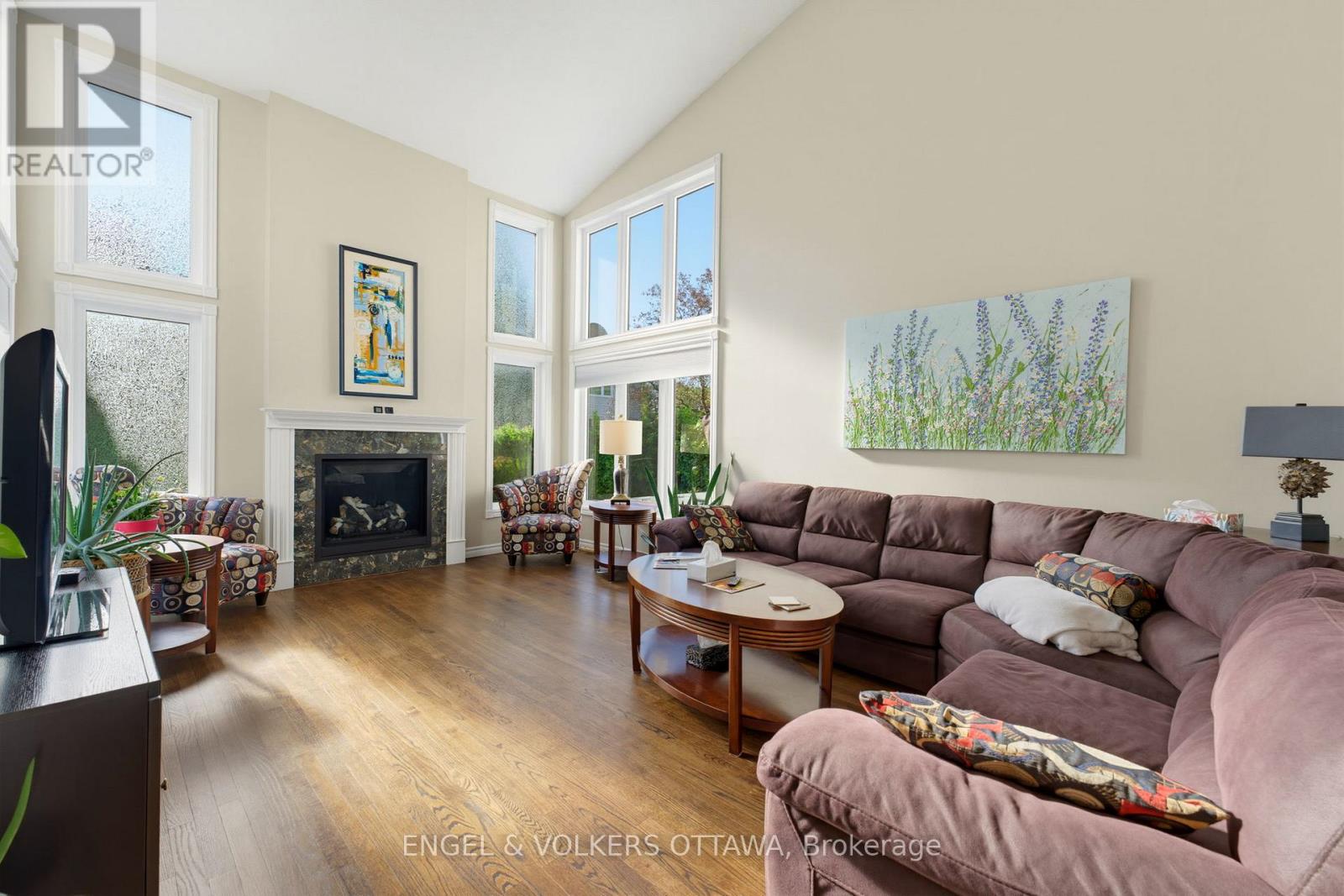 736 HAUTEVIEW CRESCENT - Image 10