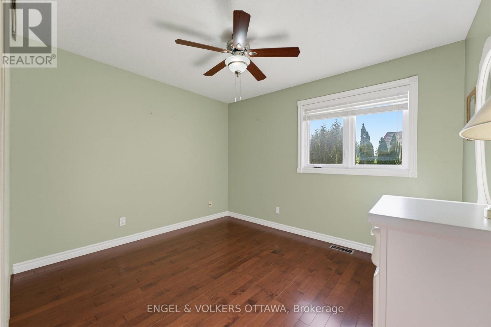 736 HAUTEVIEW CRESCENT - Image 18