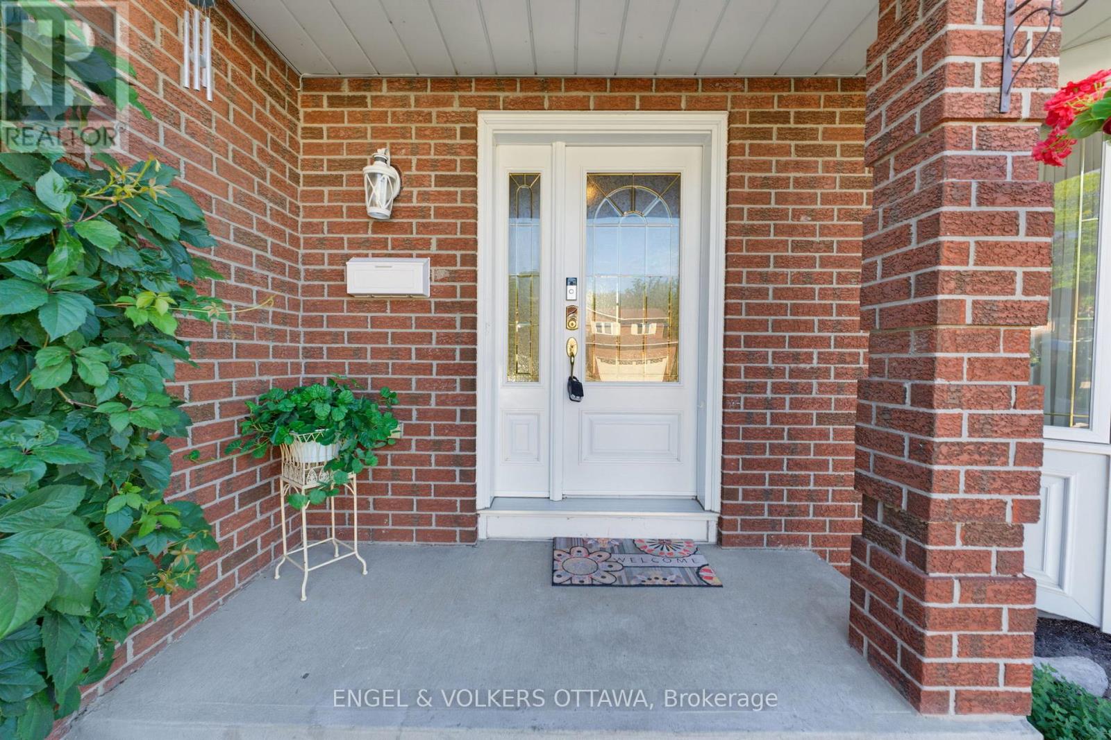 736 HAUTEVIEW CRESCENT - 2