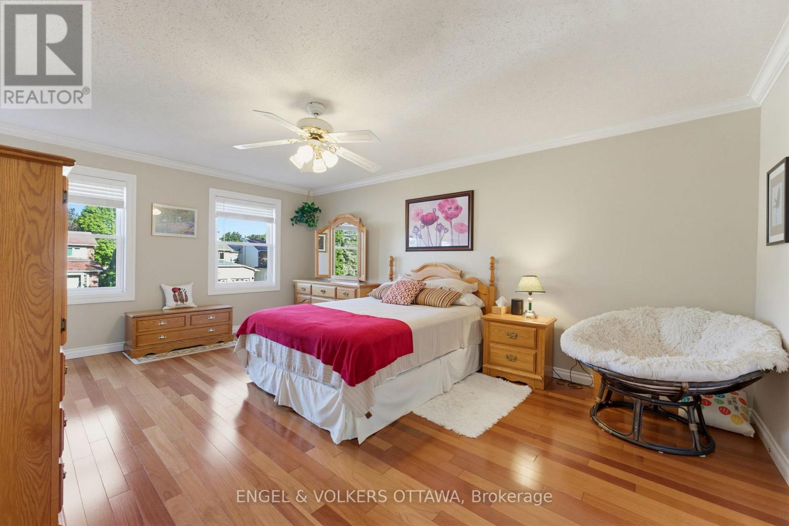736 HAUTEVIEW CRESCENT - Image 21