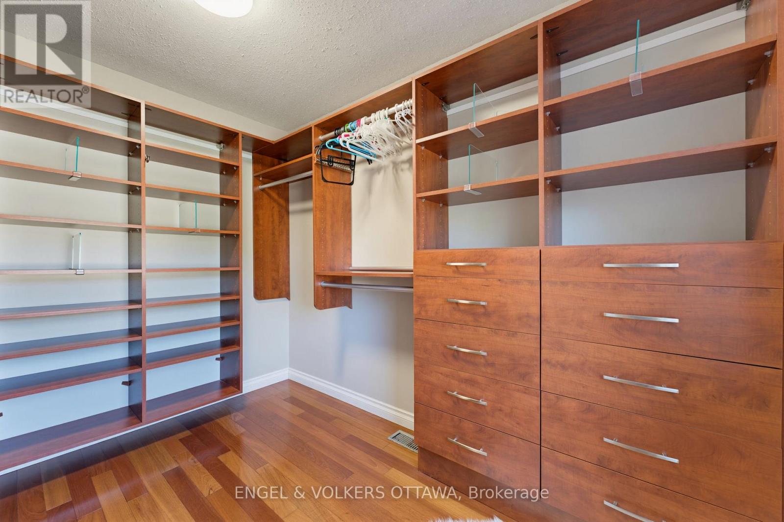 736 HAUTEVIEW CRESCENT - 23