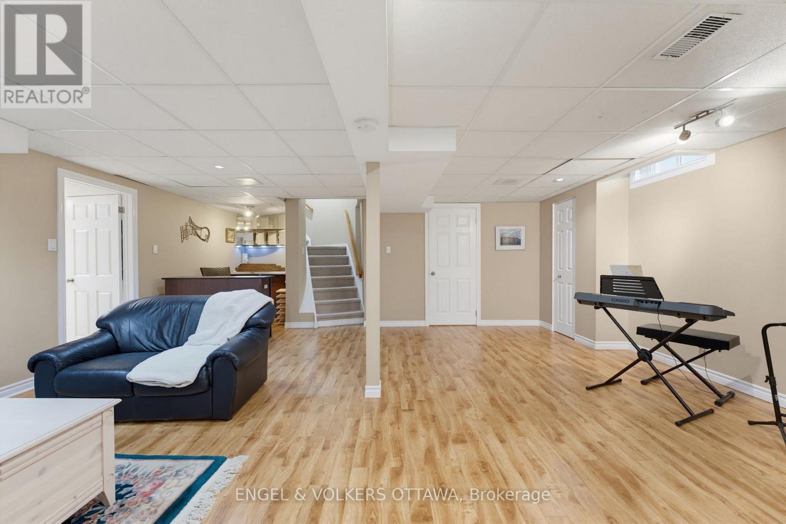 736 HAUTEVIEW CRESCENT - 29