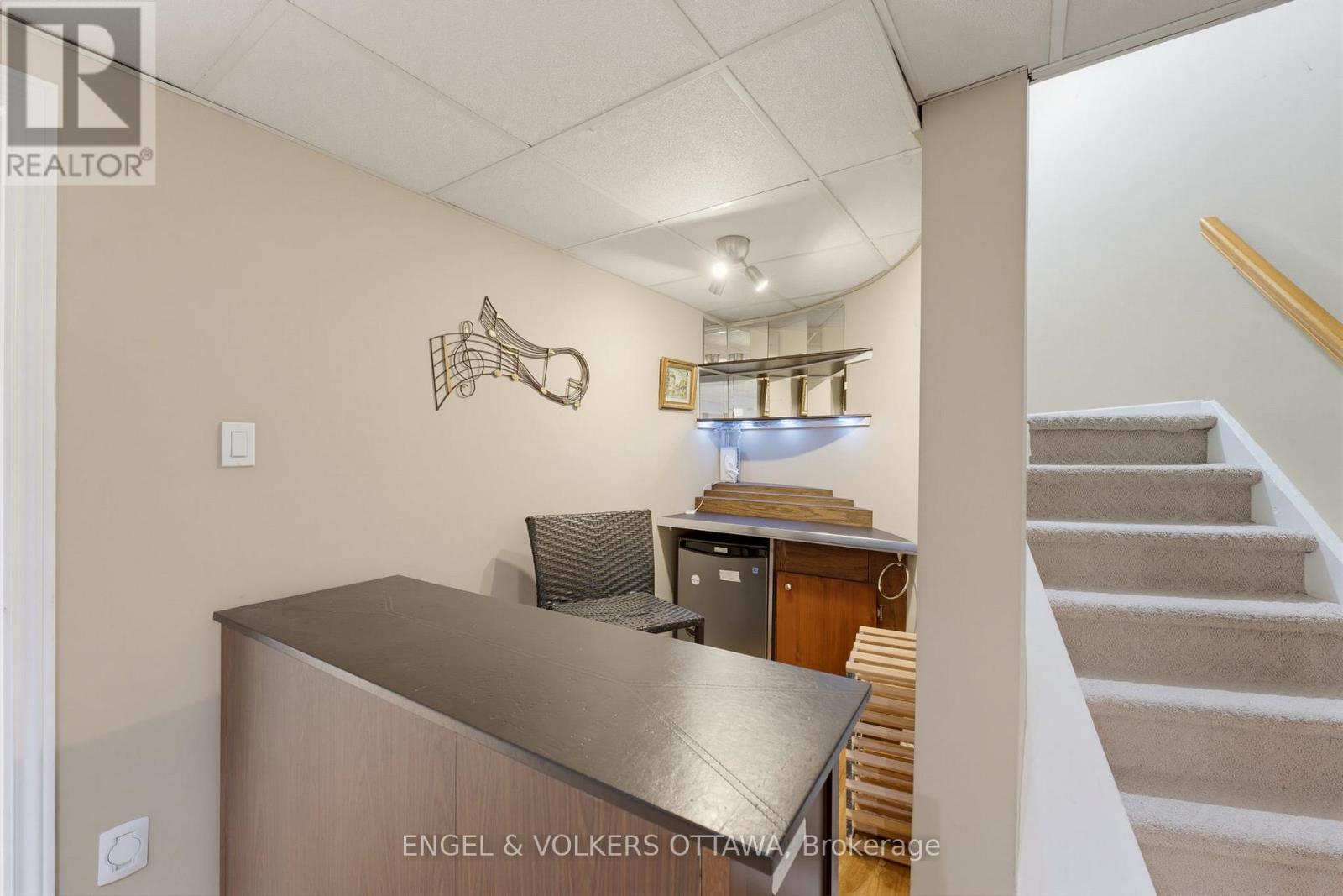 736 HAUTEVIEW CRESCENT - Image 30