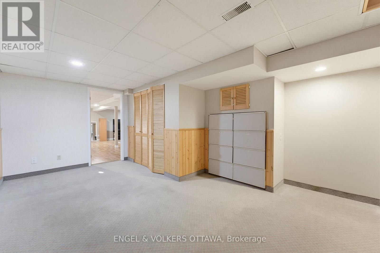 736 HAUTEVIEW CRESCENT - 31