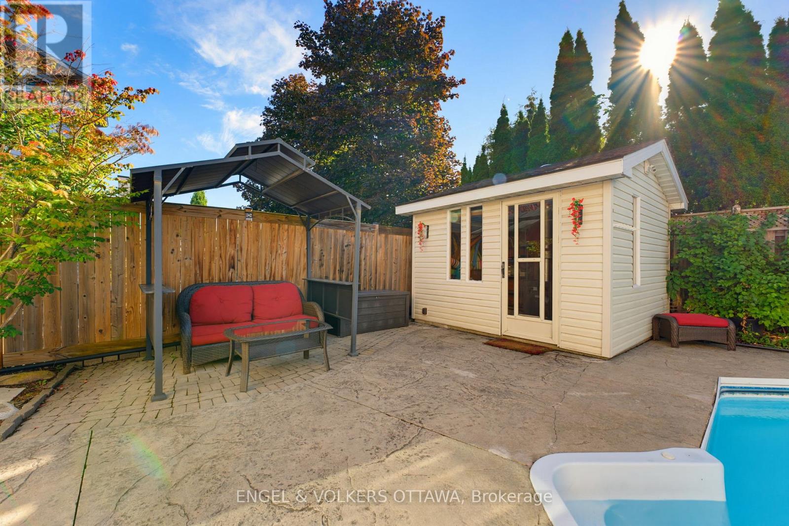 736 HAUTEVIEW CRESCENT - Image 33
